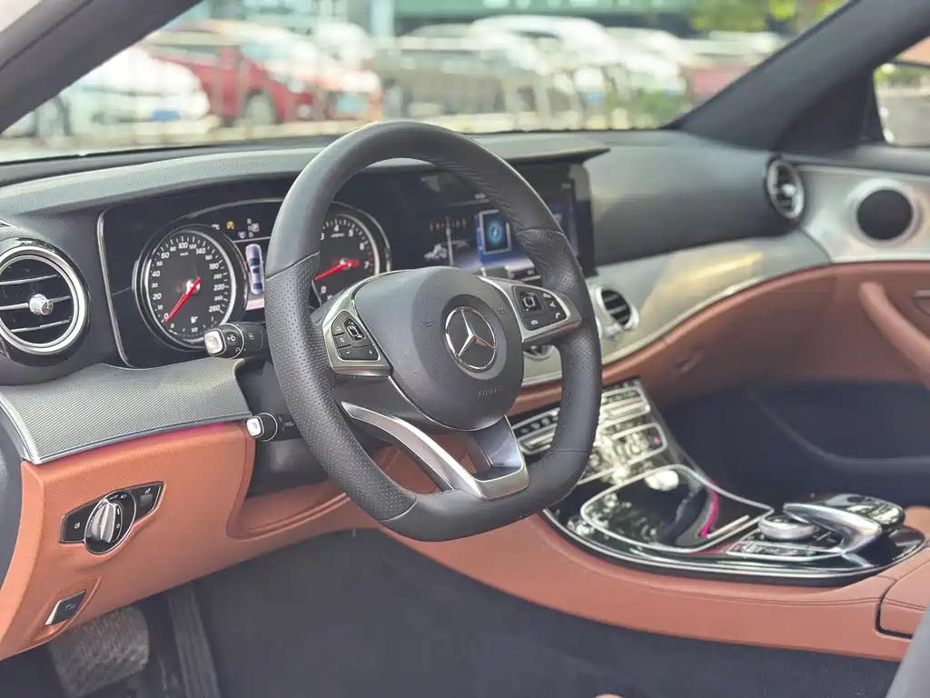 Mercedes-Benz E-Class 2018 — фото 14