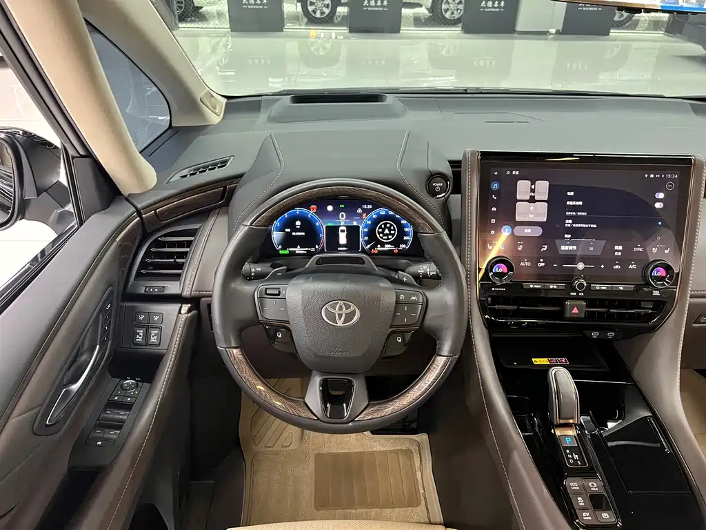 Toyota Alphard 2024 — фото 19