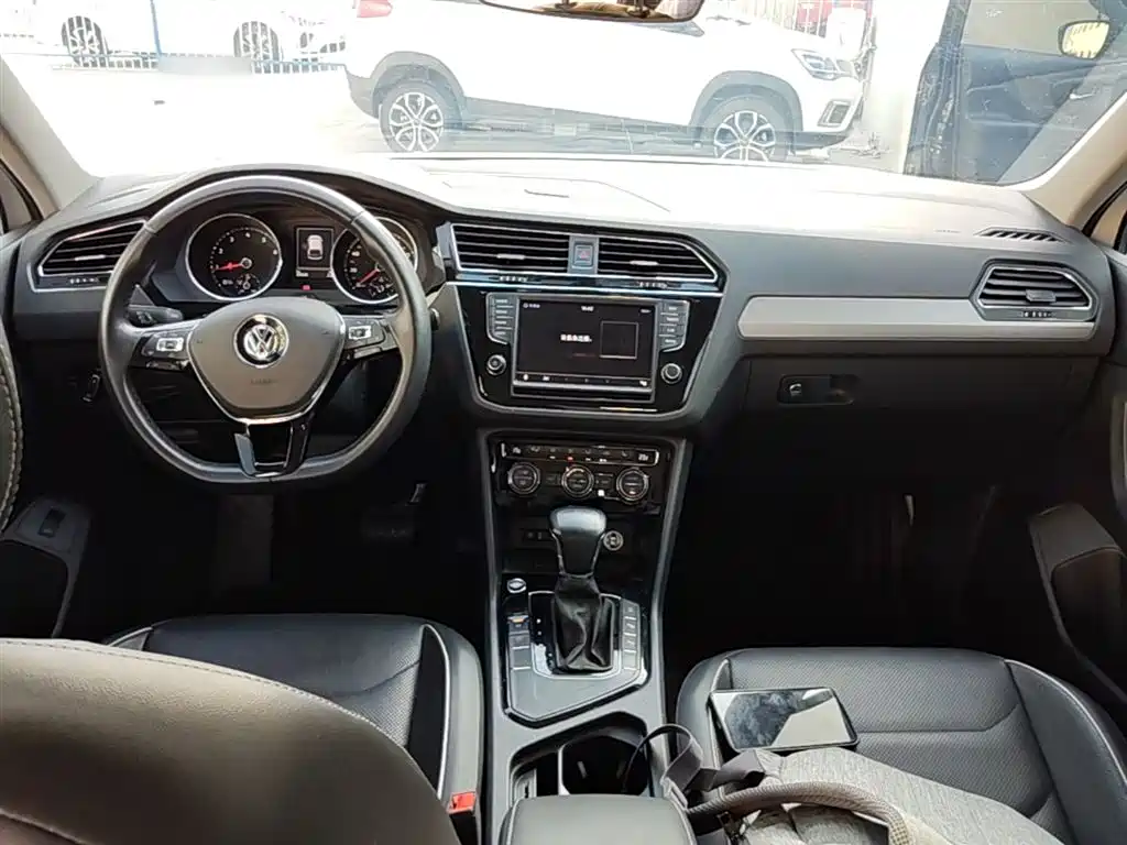 Volkswagen Tiguan L 2018 — фото 13