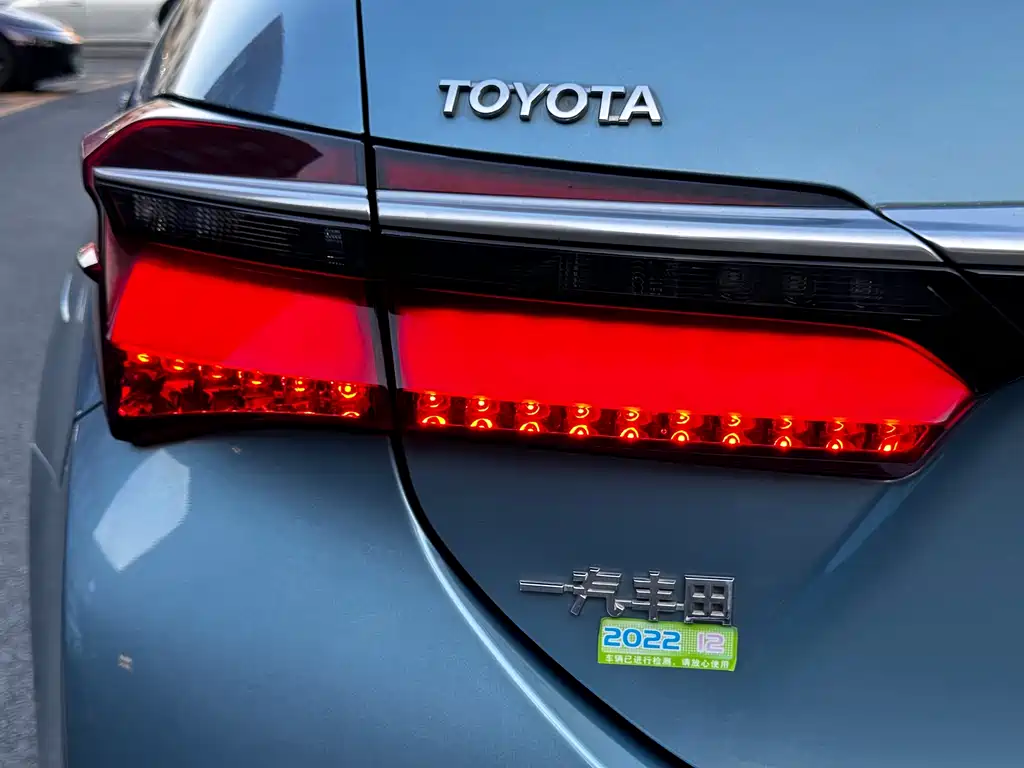 Toyota Corolla 2015 — фото 10