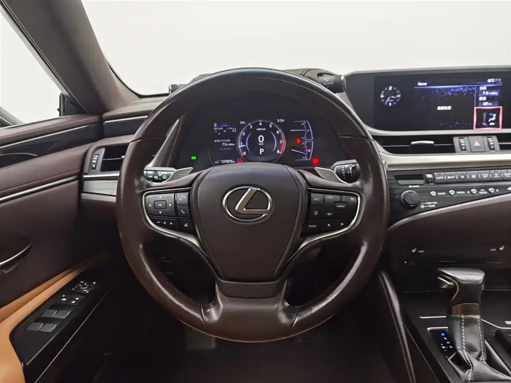 Lexus ES 2020 — фото 11