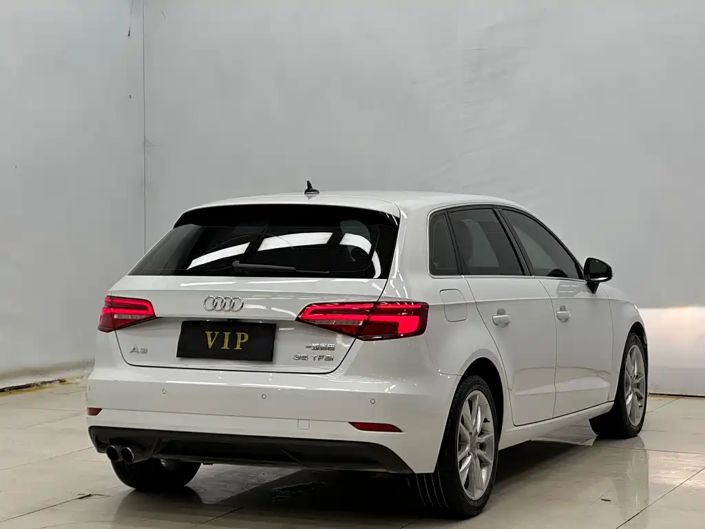 Audi A3 2018 — фото 9