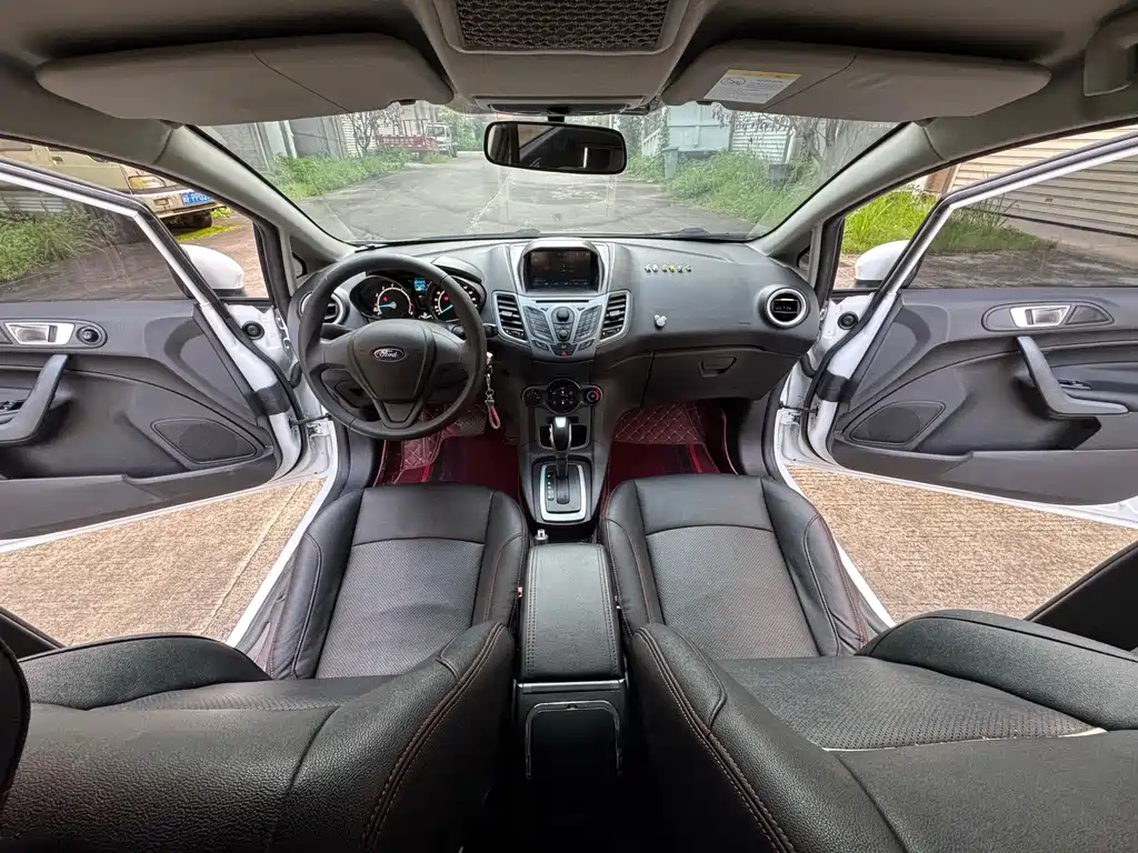 Ford Fiesta 2015 — фото 9