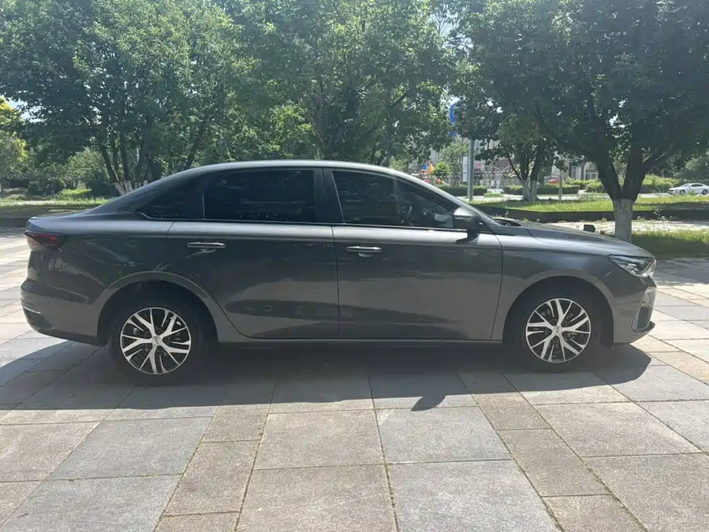 Geely Emgrand 2024