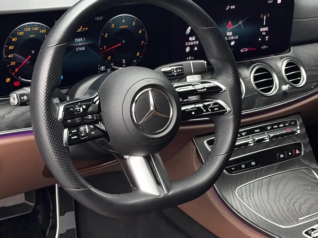 Mercedes-Benz E-Class 2021 — фото 15