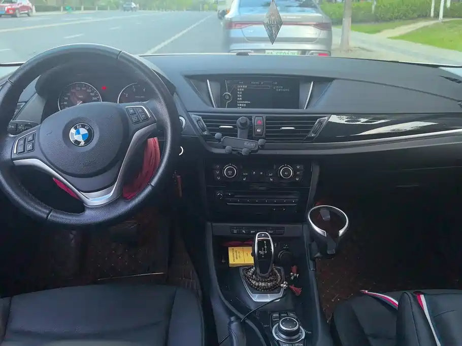 BMW X1 2015 — фото 12