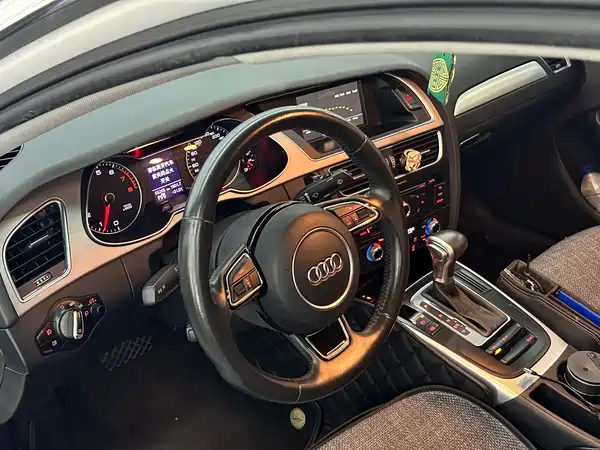 Audi A4L 2015