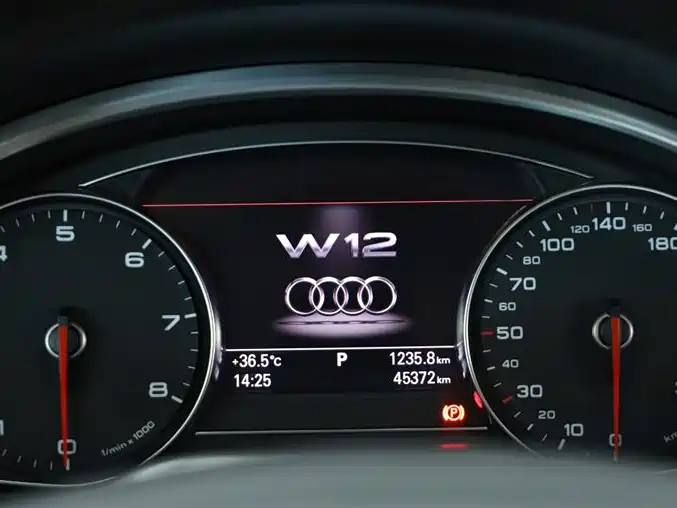 Audi A8 2012 — фото 5