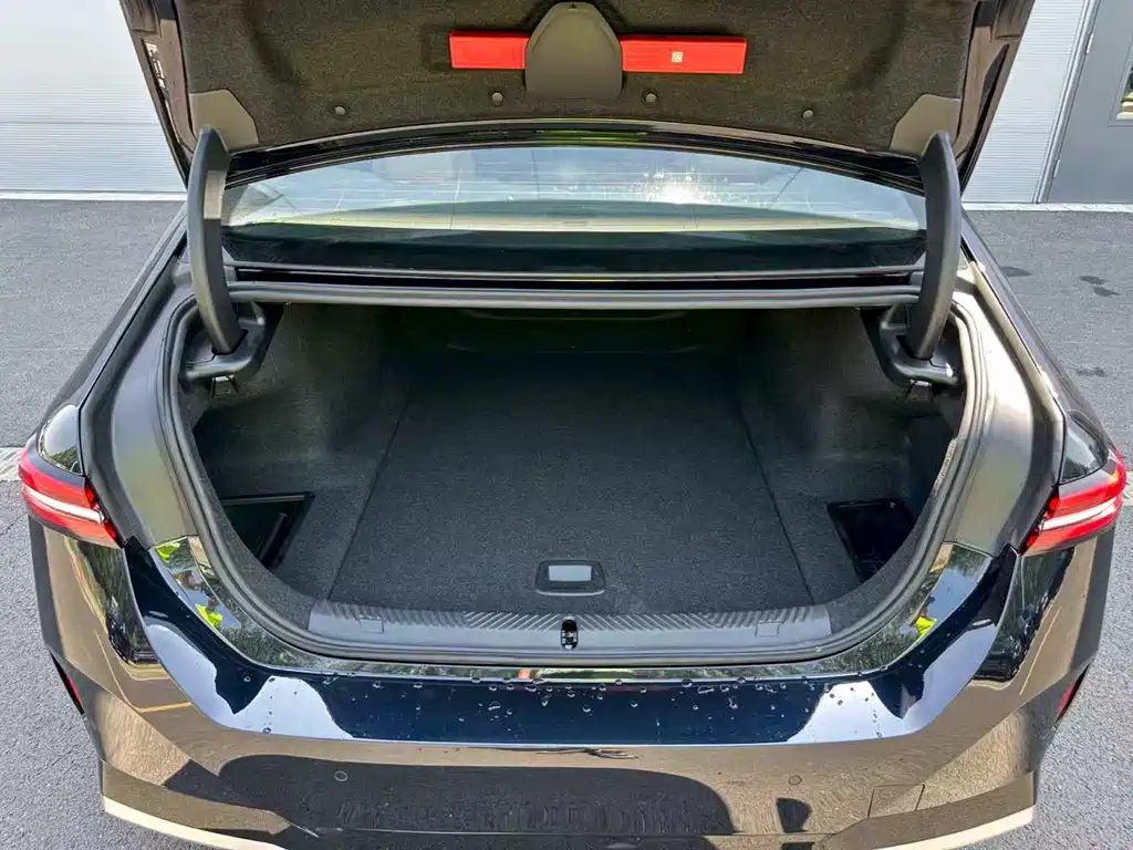 BMW i5 2025 — фото 9