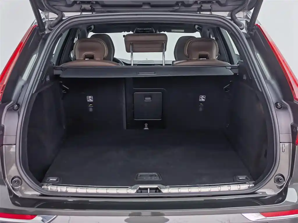 Volvo XC60 2020 — фото 16