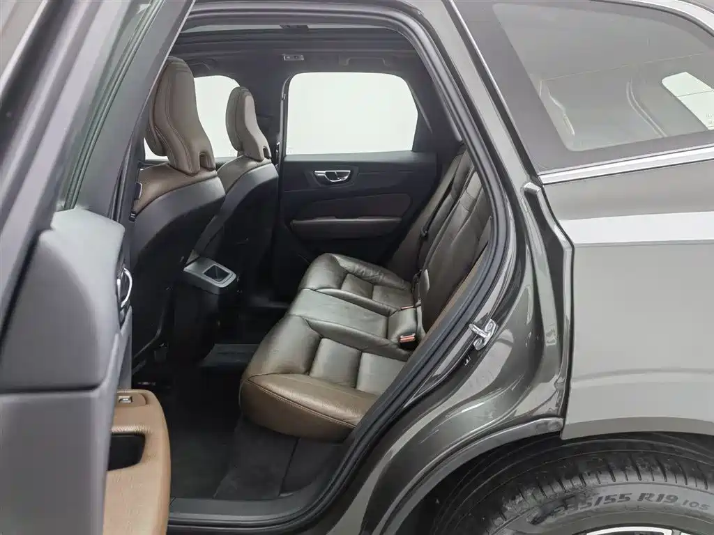 Volvo XC60 2020 — фото 15