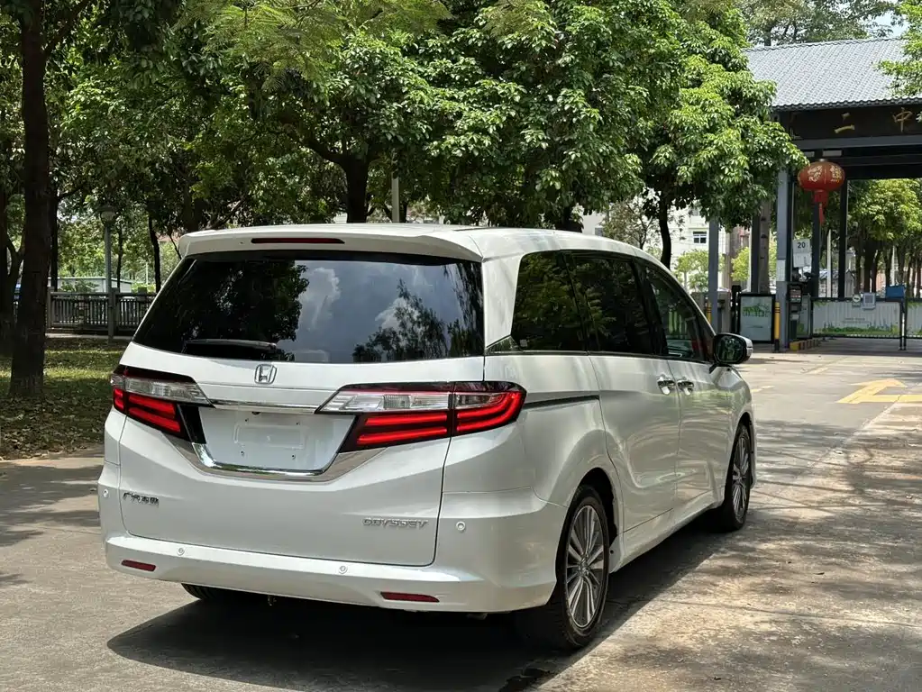 Honda Odyssey 2018 — фото 45