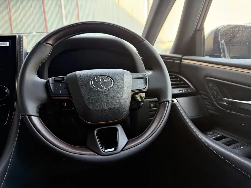 Toyota Alphard — фото 7