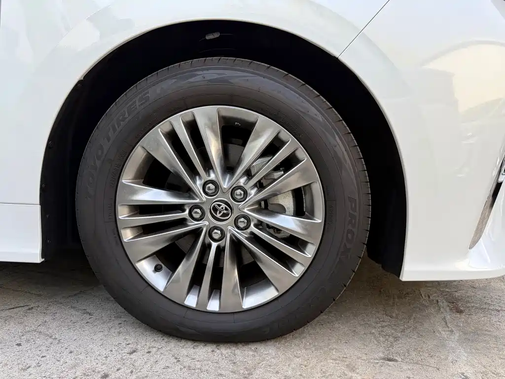 Toyota Alphard — фото 12