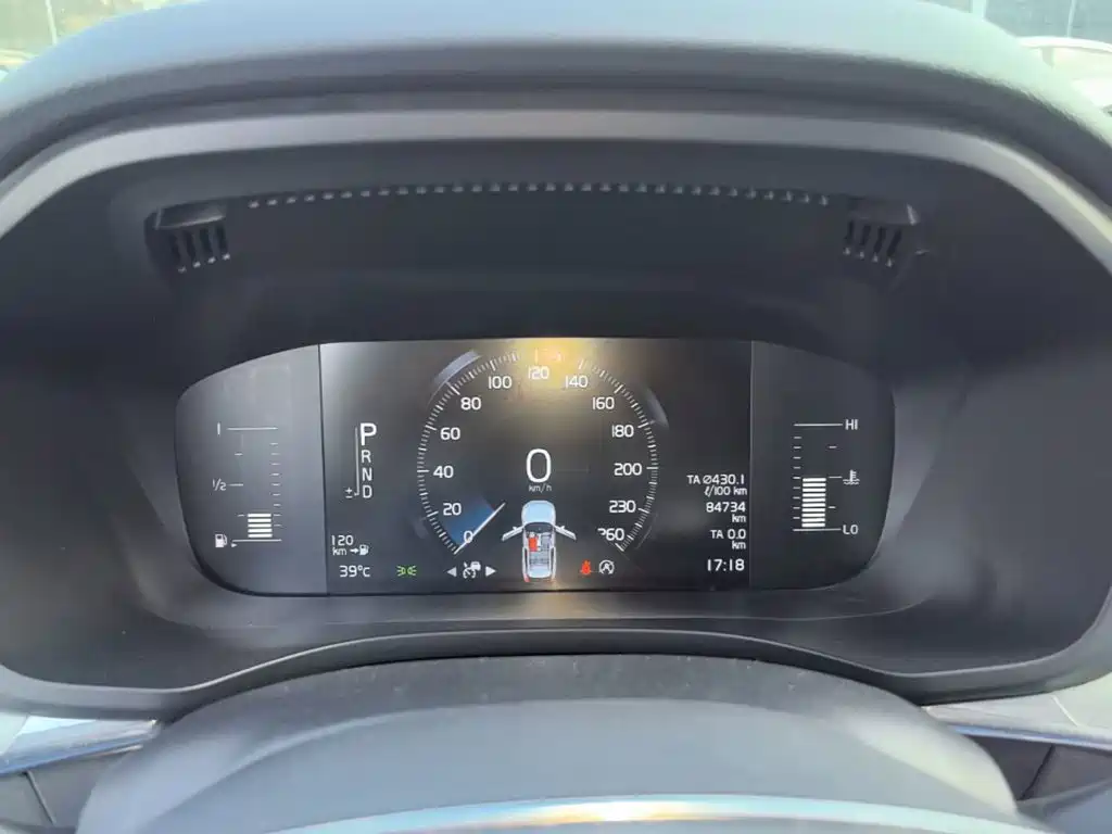 Volvo XC60 2019 — фото 12