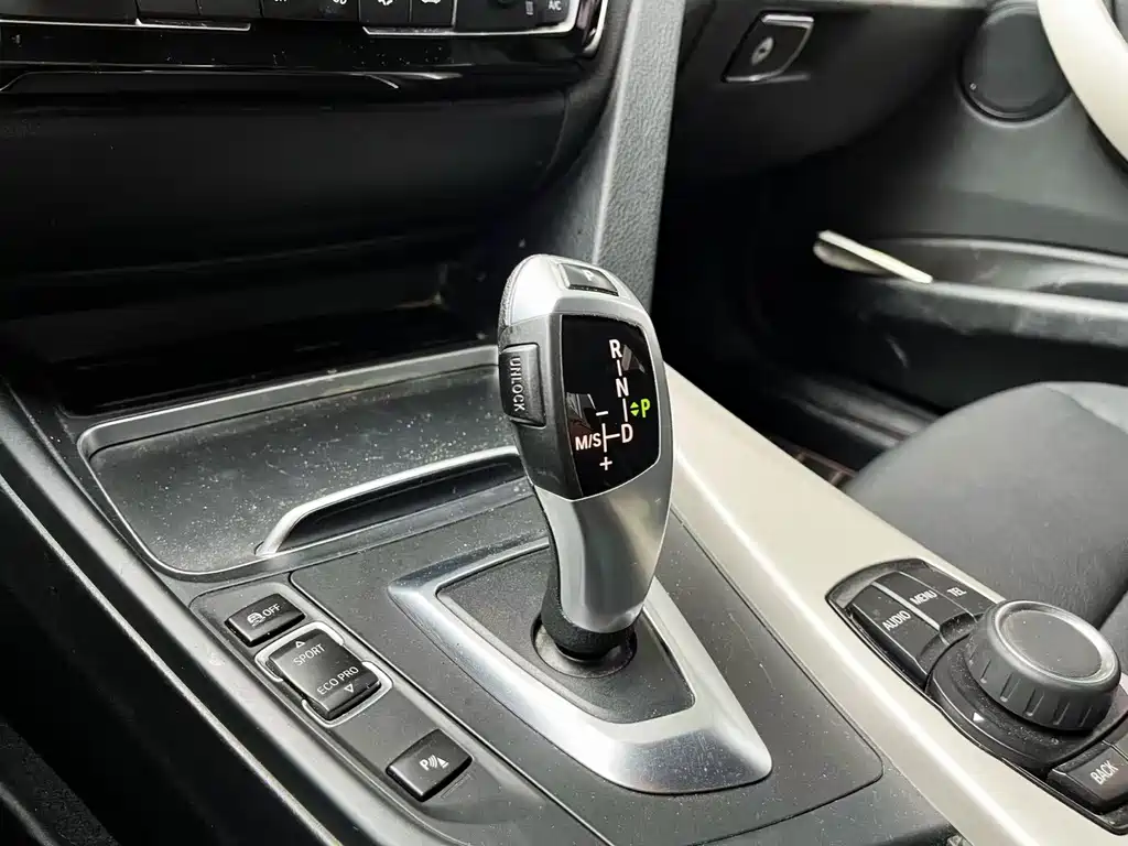 BMW 3 Series 2016 — фото 10