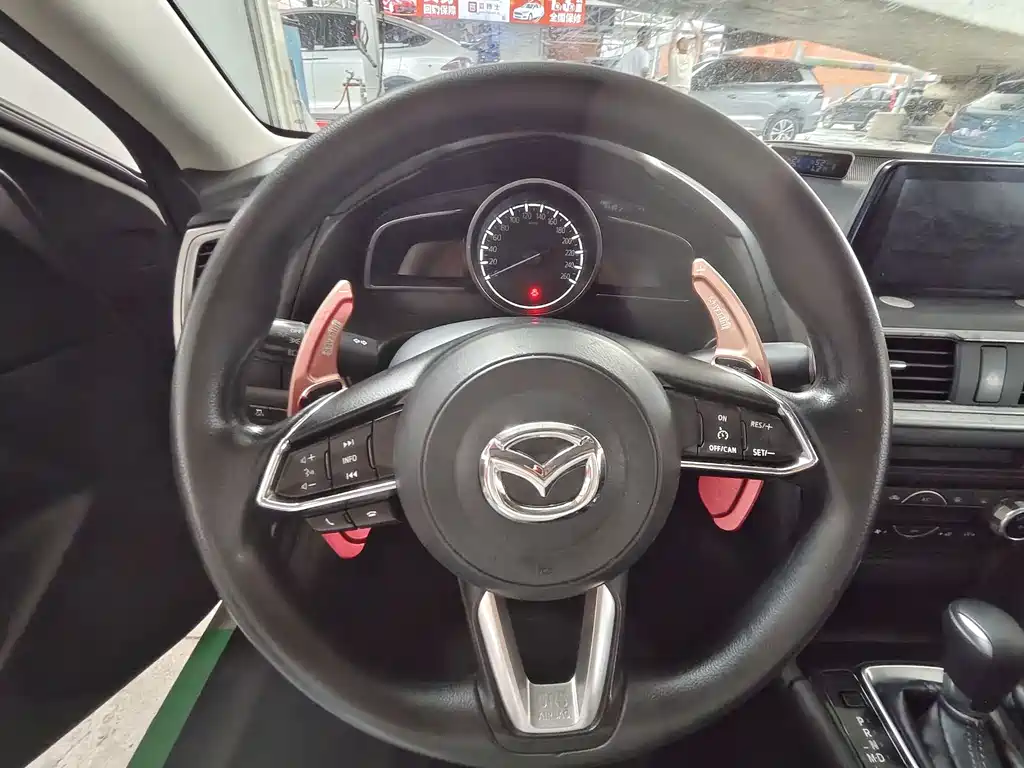 Mazda 3 Axela 2017 — фото 10