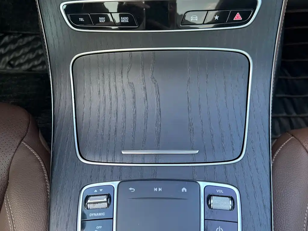 Mercedes-Benz E-Class 2022 — фото 10