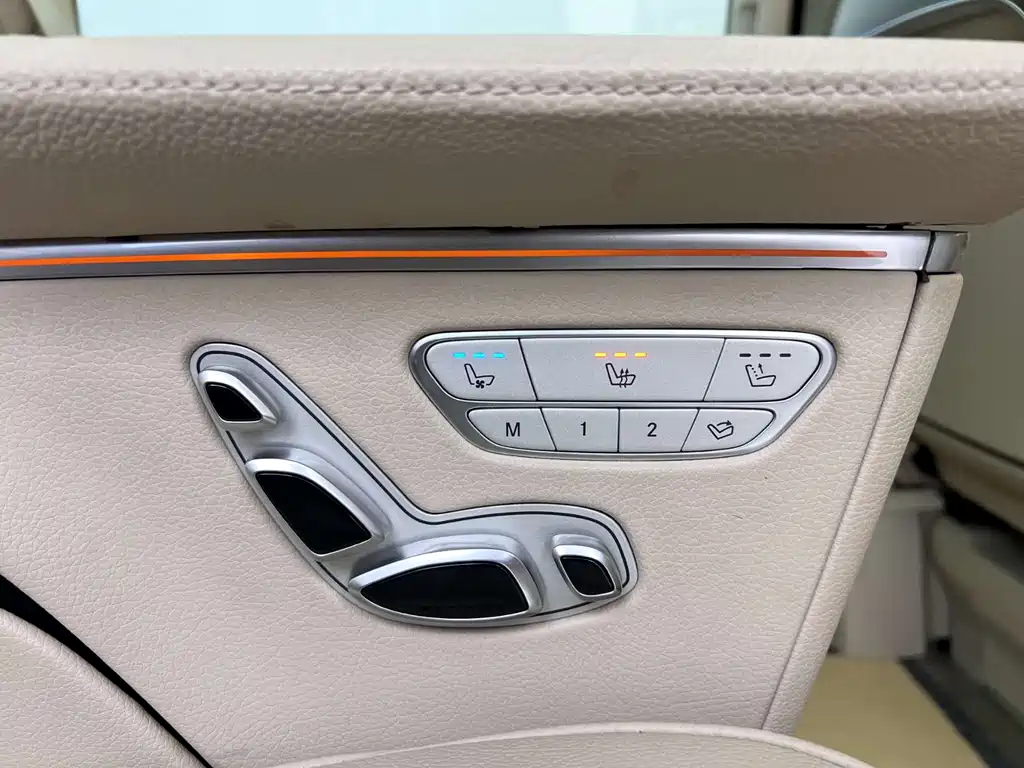 Mercedes-Benz V-Class 2023 — фото 16