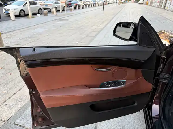 BMW 5 Series GT 2015