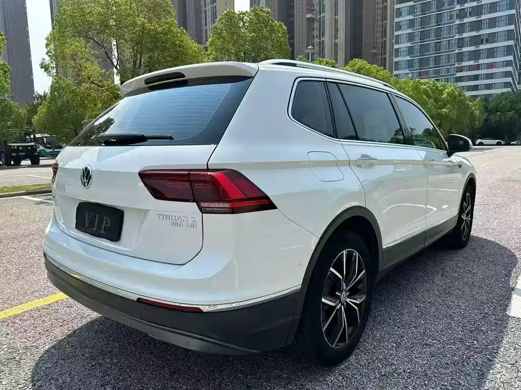 Volkswagen Tiguan L 2017 — фото 13