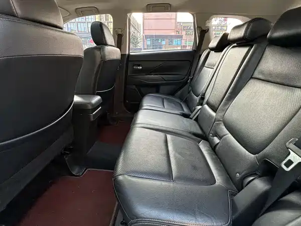 Mitsubishi Outlander 2016