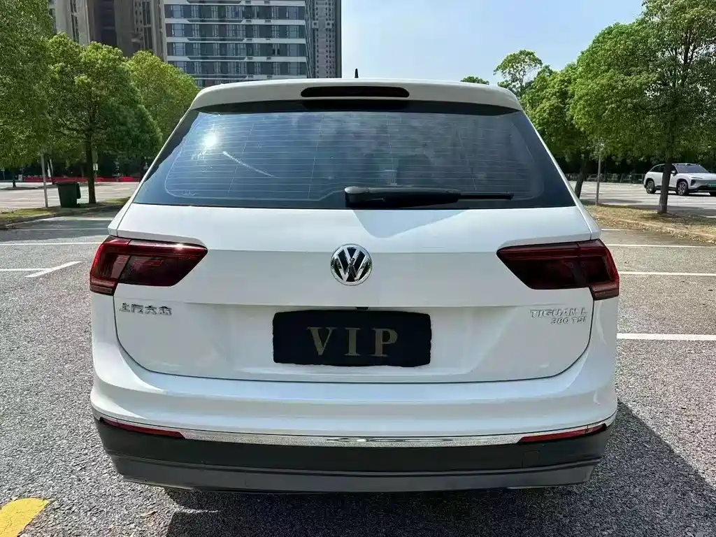 Volkswagen Tiguan L 2017 — фото 12