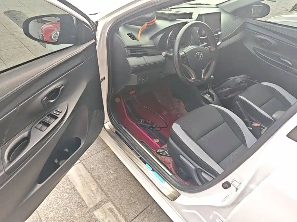 Toyota Yaris L 2022 — фото 16