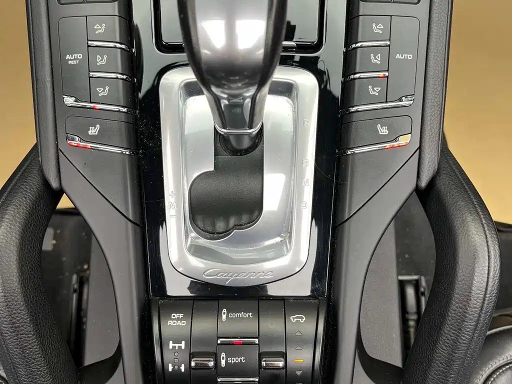 Porsche Cayenne 2017 — фото 17