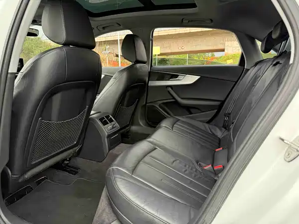 Audi A4L 2019