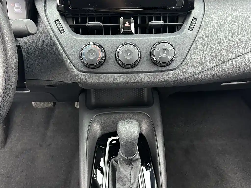 Toyota Corolla 2023 — фото 14