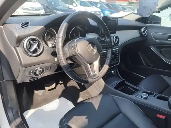 Mercedes-Benz GLA 2015