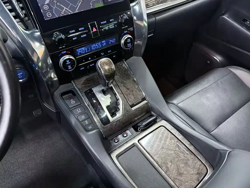 Toyota Vellfire 2021 — фото 18