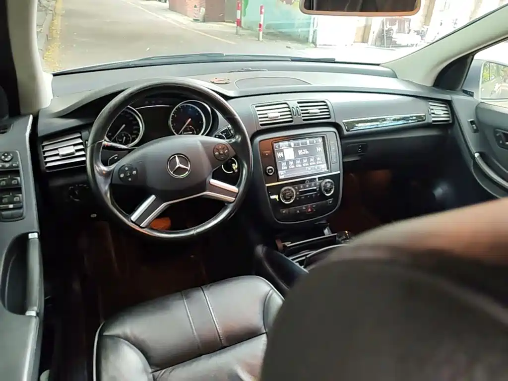 Mercedes-Benz R-Class 2017 — фото 10