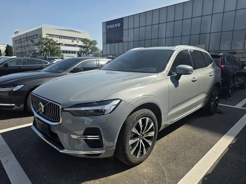 Volvo XC60 2025