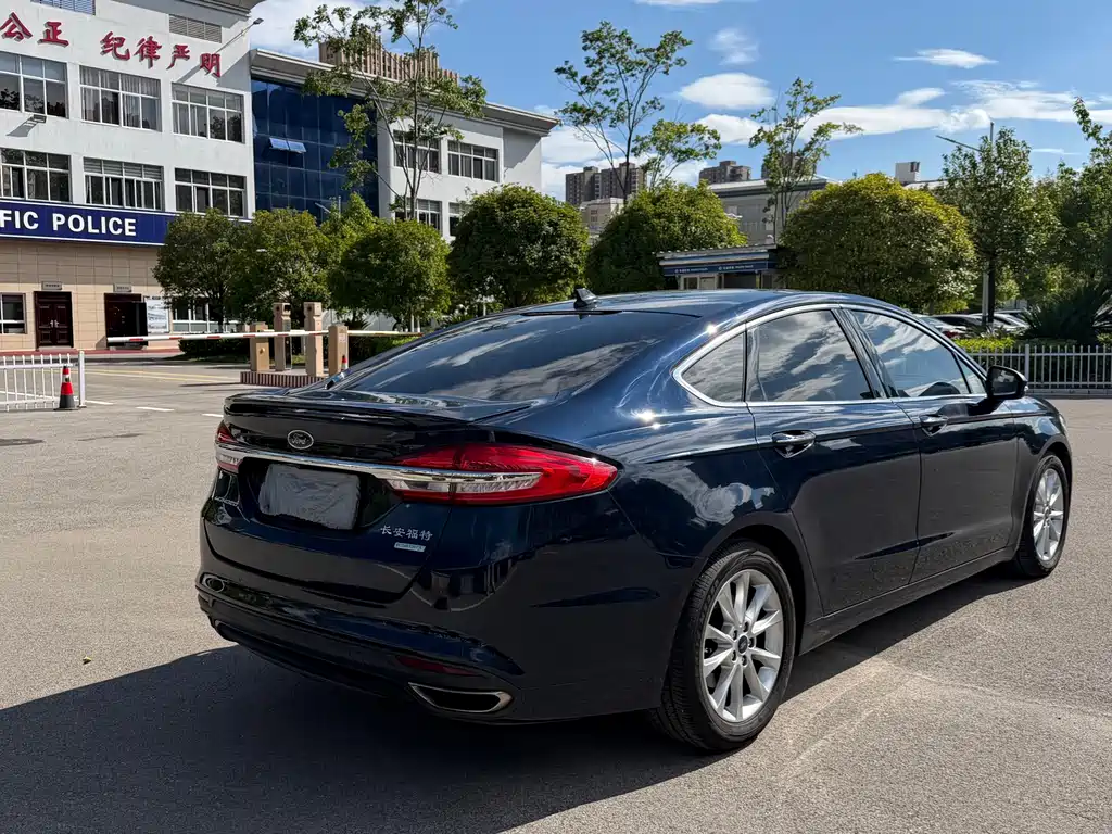 Ford Mondeo 2018 — фото 7