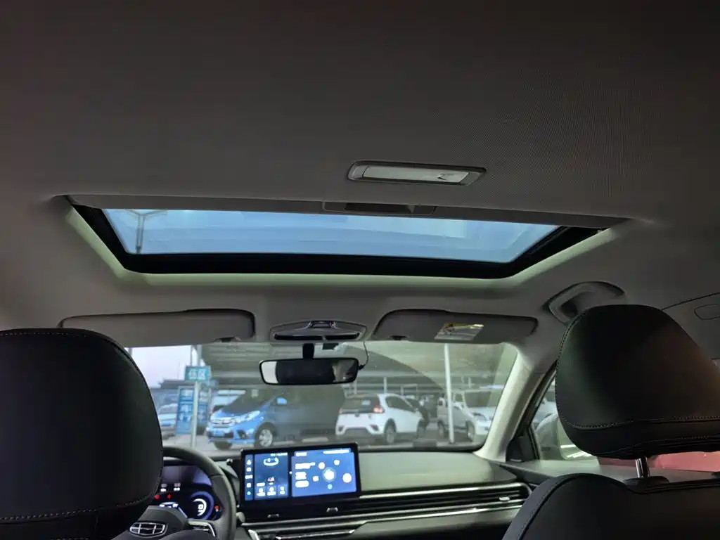 Geely Emgrand 2023