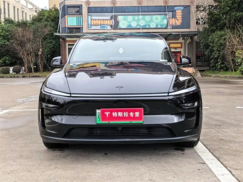 Tesla Model Y L 2025