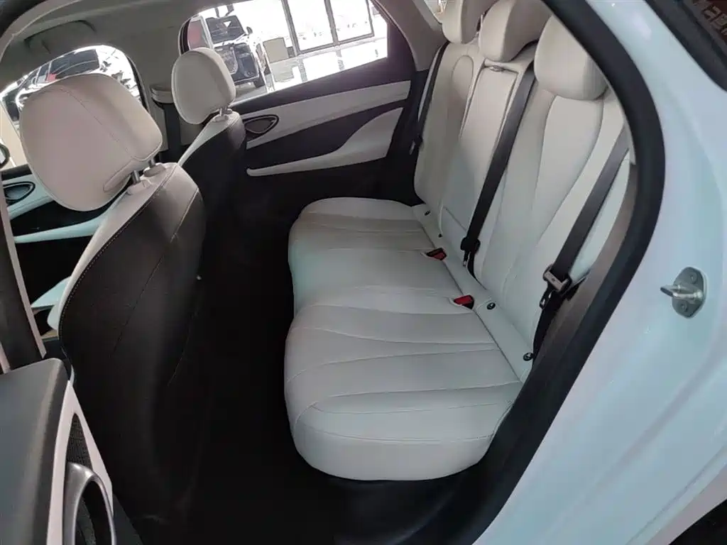 BYD Seal 05 DM-i 2025 — фото 17