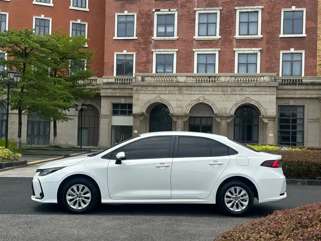 Toyota Corolla 2022 — фото 10