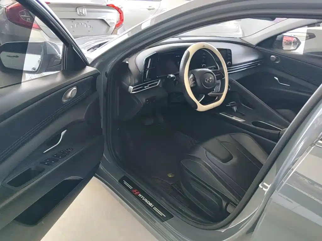 Hyundai Elantra 2023 — фото 16