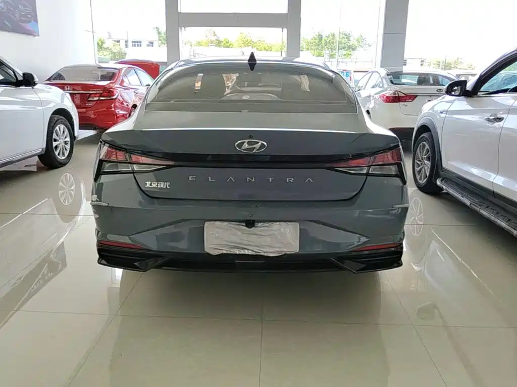 Hyundai Elantra 2023 — фото 6
