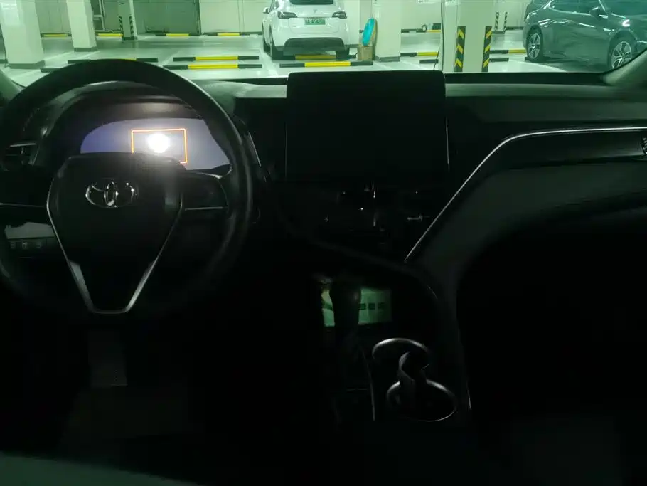 Toyota Camry 2023 — фото 12