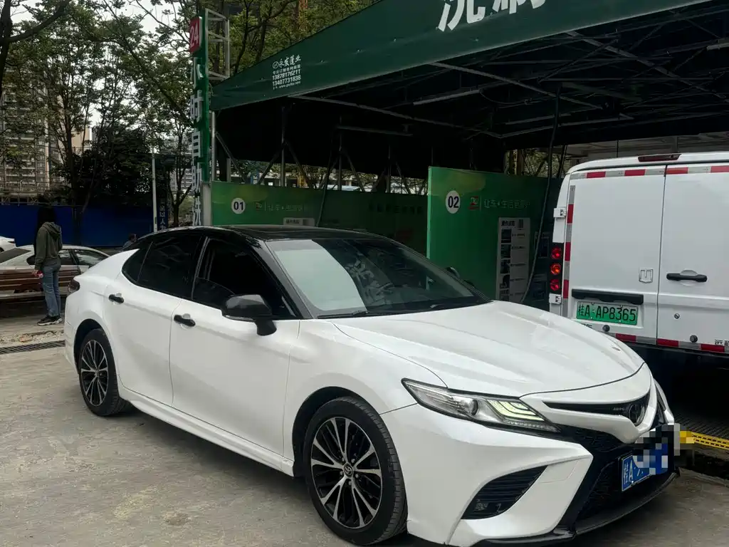 Toyota Camry 2018 — фото 3