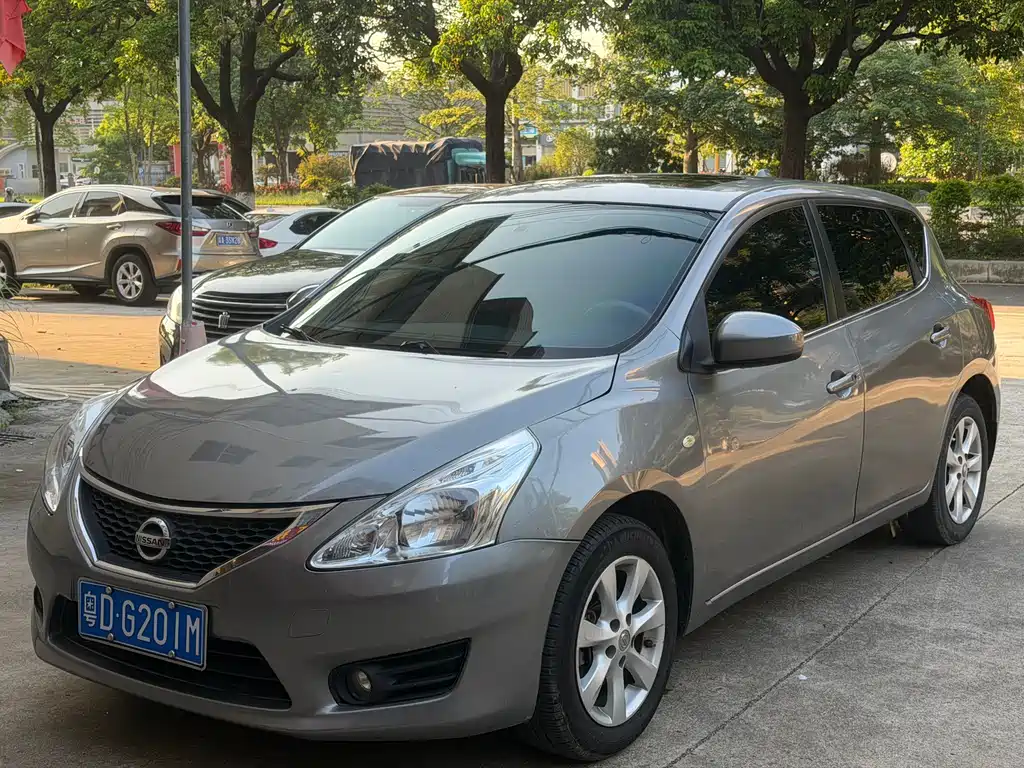Nissan Tiida 2012