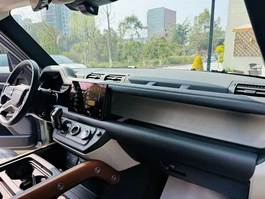 Land Rover Defender 2023 — фото 10