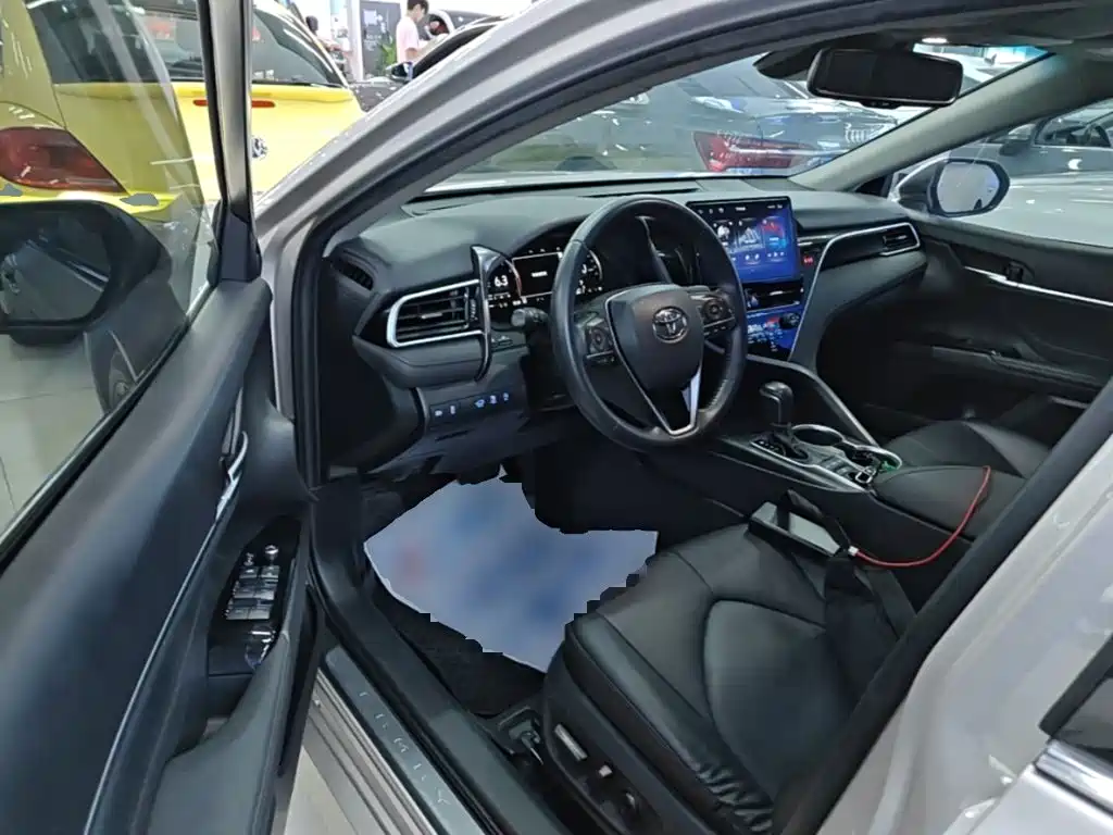 Toyota Camry 2022 — фото 16