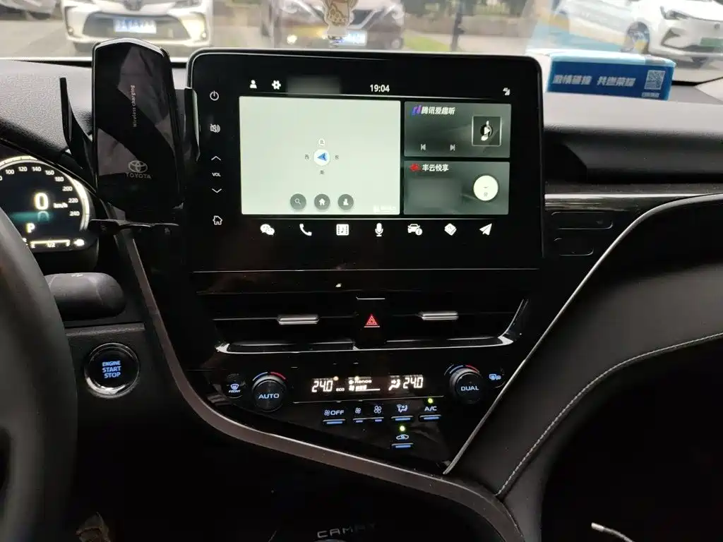 Toyota Camry 2021 — фото 6