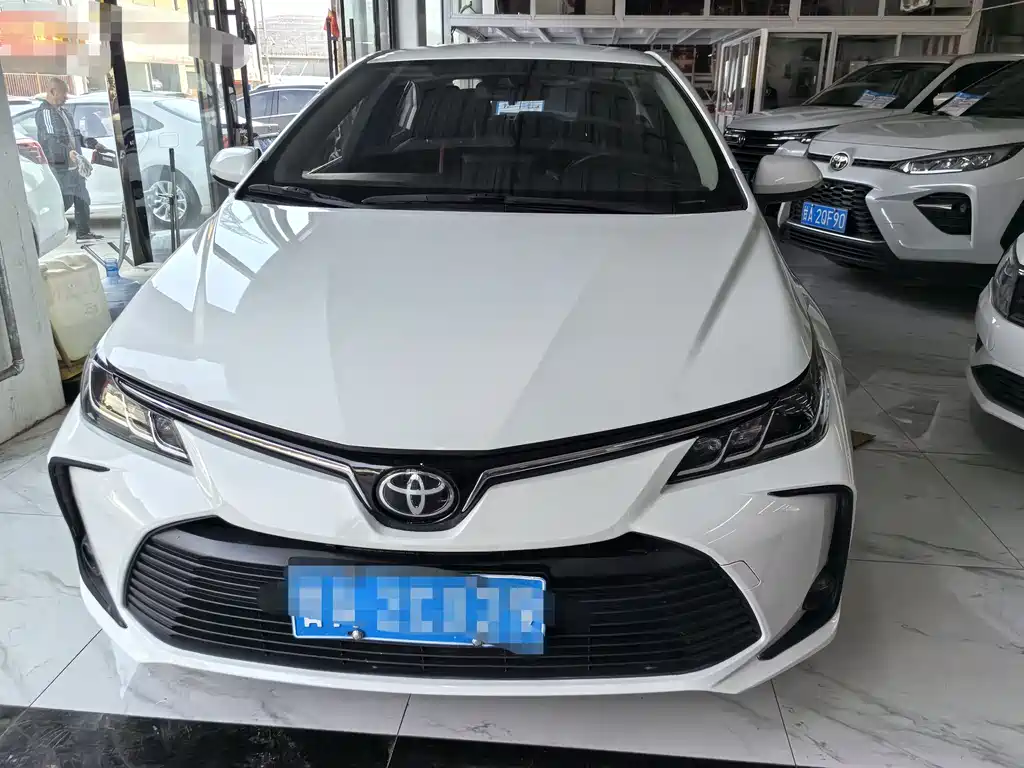 Toyota Corolla 2023 — фото 2