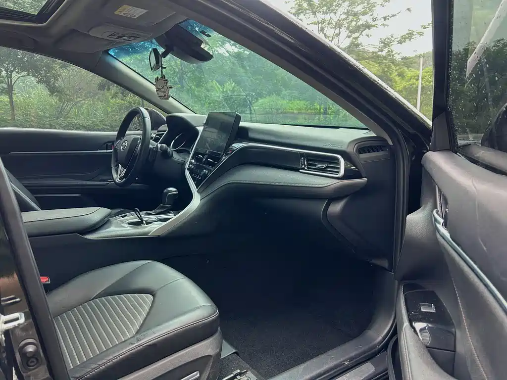 Toyota Camry 2023 — фото 11